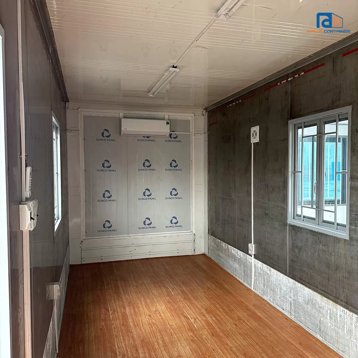 Container văn phòng 20 feet có hệ thống đèn điện và điều hoà