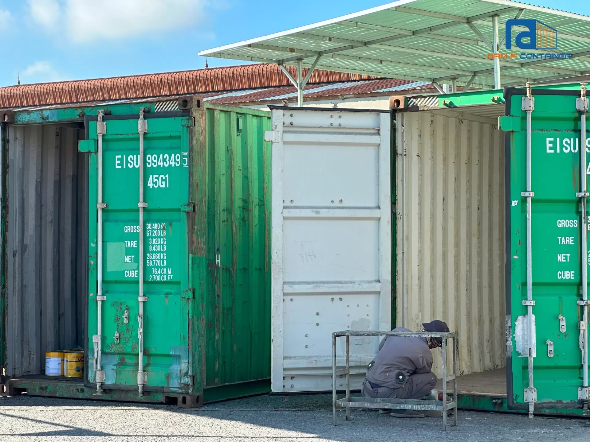 kiểm tra container cũ trước khi mua để l&agrave;m nh&agrave; ở kho c&aacute; nh&acirc;n