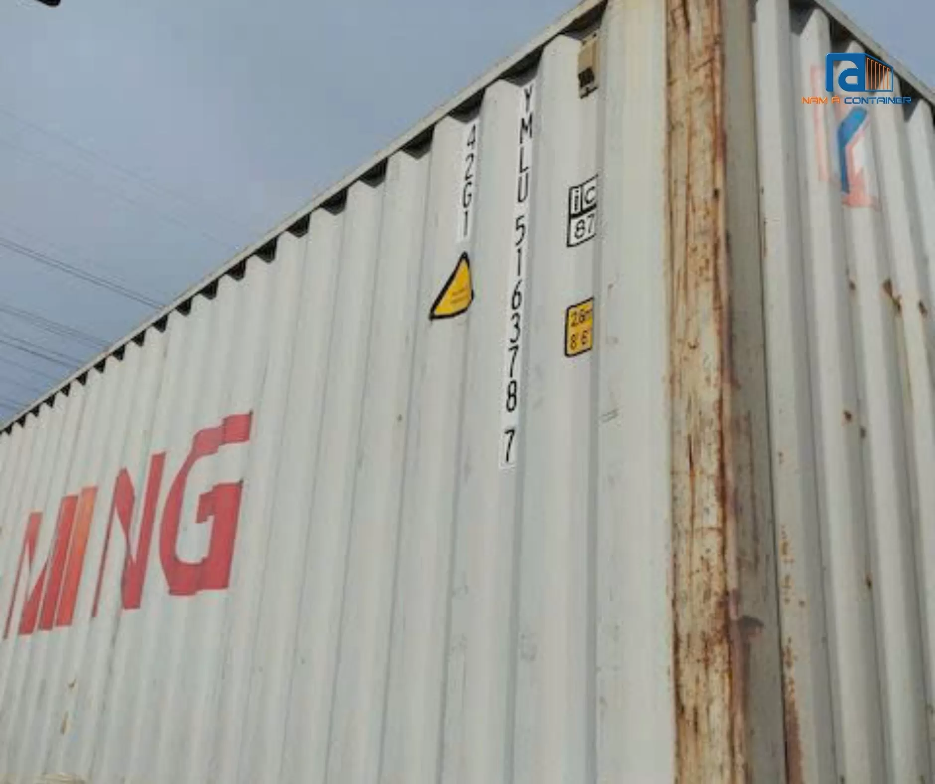 Vì Sao Vách Container Làm Dạng Sóng Mà Không Phải Vách Phẳng?
